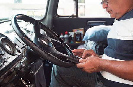 Pesquisa revela que  para 19,5%  dos caminhoneiros a internet já é considerada um dos três itens essenciais  nos pontos de parada