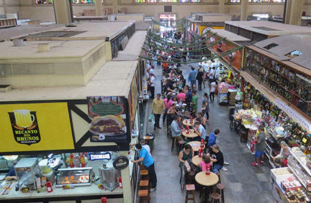Mercadão comemora 83 anos com feira de economia solidária e shows de samba