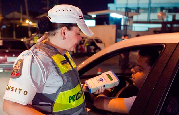 Blitze da Lei Seca autuam 141 motoristas em seis cidades