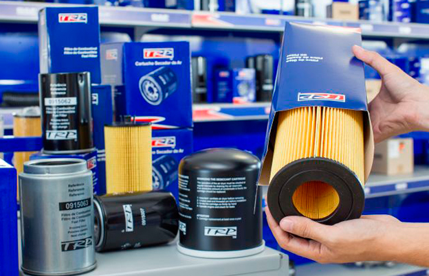 Óleos e lubrificantes, filtros, lonas de freio, embreagens, lâmpadas e acessórios estão entre as principais linhas comercializadas no Brasil