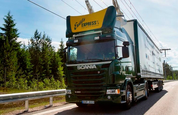 Estrada elétrica na Suécia faz testes com caminhões Scania