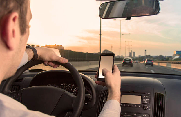 Multas por uso de celular crescem 43% em cinco anos em SP