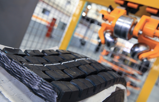 Continental inicia a produção das bandas de rodagem ContiTread