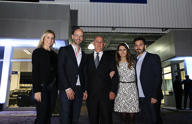 Família Hünning durante inauguração DAF Austral