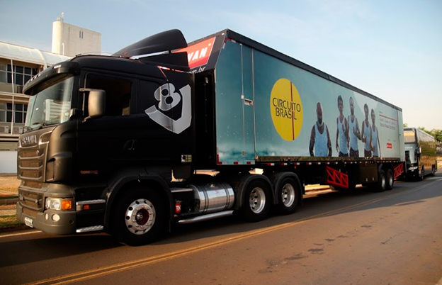 Truckvan fabrica maior Carreta-Palco do Brasil