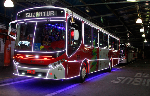 Volksbus natalino roda pelas ruas de Mauá/SP