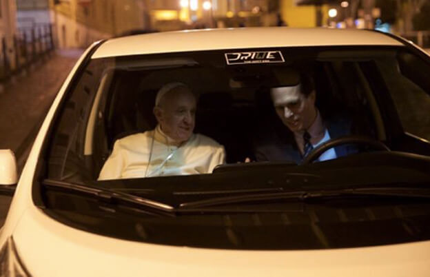 Papa Francisco passa a usar carro 100% elétrico
