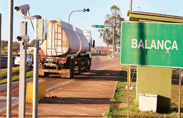 Empresas conseguem derrubar multas por excesso de peso