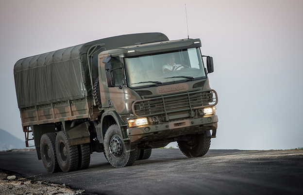 Scania apresenta caminhão 6×6 no Rio de Janeiro