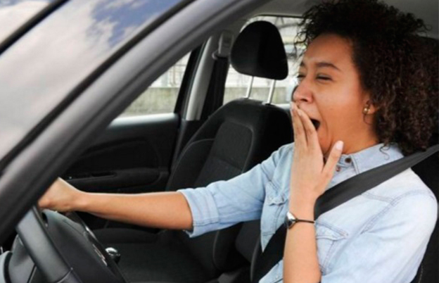 Dirigir com sono é a causa de até 20% dos acidentes