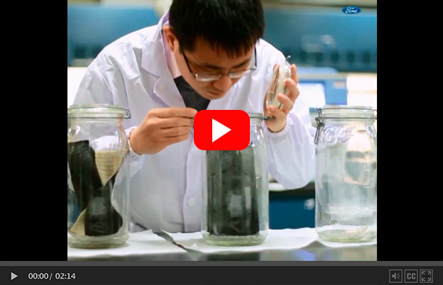 Especialistas da Ford buscam o “cheiro de carro novo”