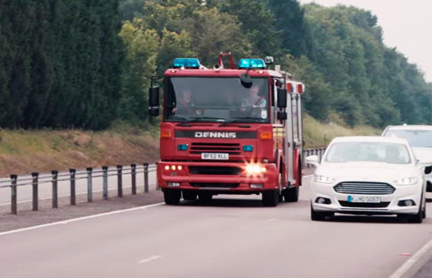 Ford desenvolve tecnologia que identifica a sirene de veículos de emergência