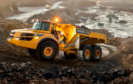 Volvo produz caminhão articulado de número 75.000