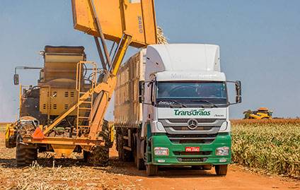 Mercedes-Benz vende 105 caminhões Axor para Transgrãos
