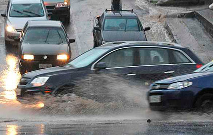 Veja algumas dicas para dirigir com segurança em dias de chuva