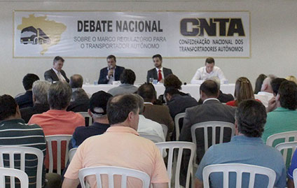CNTA apresenta sugestões para marco regulatório do transporte de cargas