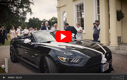 Vídeo: noivos realizam sonho de casar em um Ford Mustang