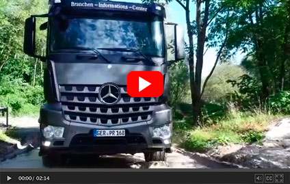 Vídeo: veja o caminhão Arocs da Mercedes-Benz em operação na Europa