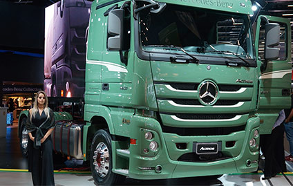 Revista: Mercedes-Benz – linha 2018 ganha quase 30 novos recursos