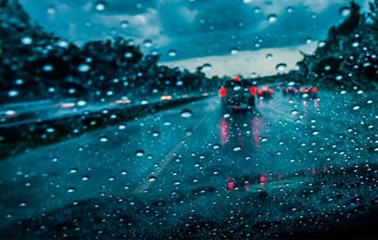 Dicas para dirigir com segurança em dias de chuva