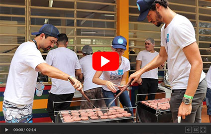 Vídeo: Mercedes-Benz incentiva colaboradores na prática do voluntariado