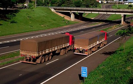 Movimentação de cargas tem queda de 16% em maio