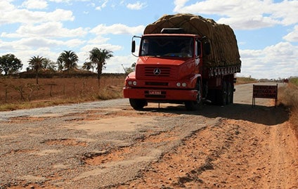 Pesquisa mostra que 57% das rodovias federais e estaduais têm problemas