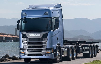 Scania inicia produção da nova geração de caminhões no Brasil