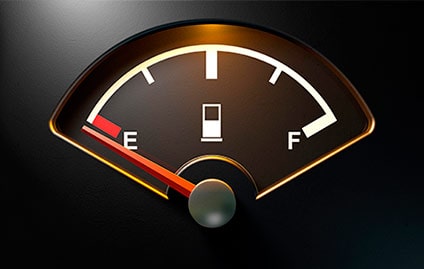 Atenção ao abastecimento do veículo parado no caminho