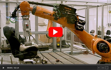 Vídeo: Robô da Ford simula suor para testar durabilidade dos bancos