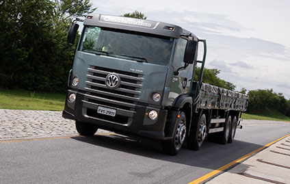 WCO lança Constellation 30.280 e avança no mercado de semipesados