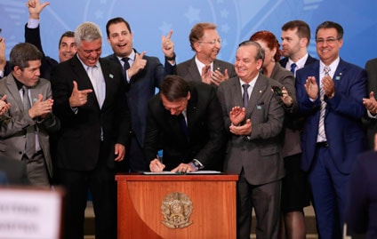 Caminhoneiros terão direito ao porte de arma