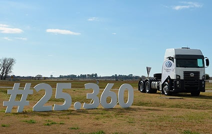 Cavalo mecânico Constellation 25.360 ganha configuração mais equipada