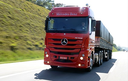 Mercedes-Benz apresenta as tecnologias de segurança de seus caminhões