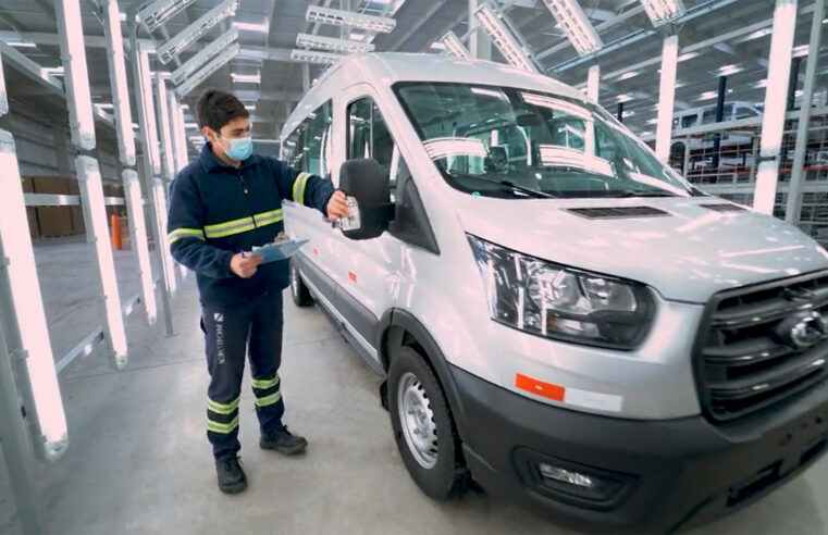 Ford inicia a produção da Transit na América do Sul