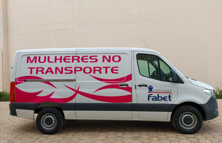 Mercedes-Benz Cars & Vans e Fabet: parceria para formação de motoristas mulheres