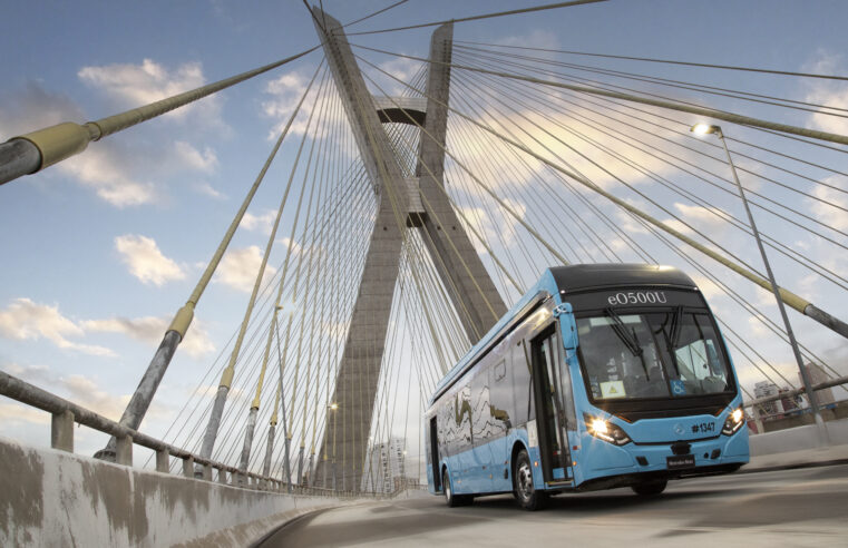 Mercedes-Benz lança linha de ônibus 2023 com motores Euro 6