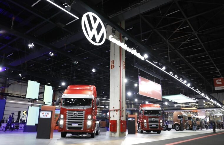 Volkswagen faz test drive da linha de caminhões na Fenatran 2022