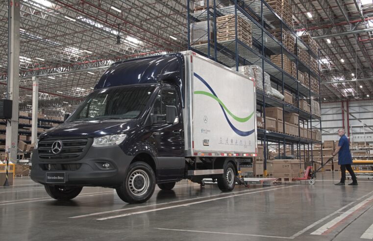 Mercedes-Benz implementa Sprinter Truck com baú 100% sustentável