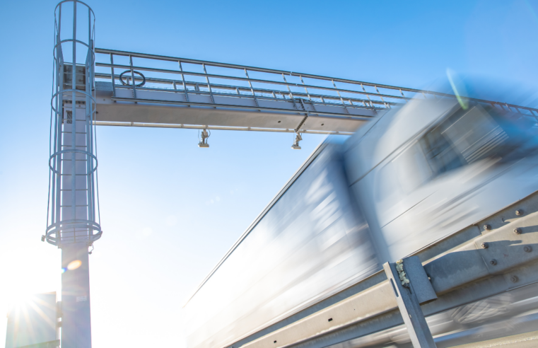 Golpes do free flow: motoristas devem ficar atentos para evitar fraudes no pagamento