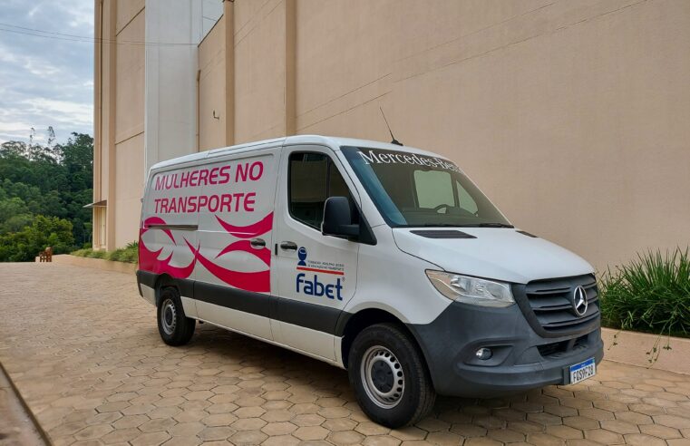 Mercedes-Benz reafirma parceria para formação de motoristas mulheres