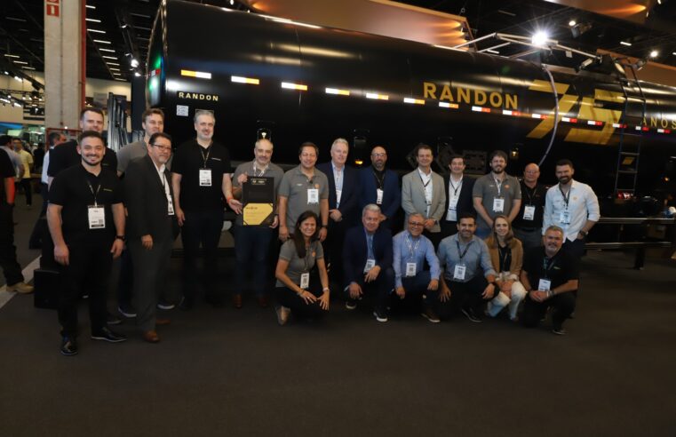 Randon entrega Bitrem Tanque 63 mil litros na Fenatran