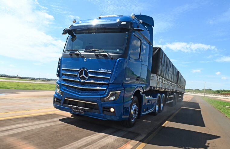 Mercedes-Benz leva toda sua linha de caminhões para a Agrishow 2025