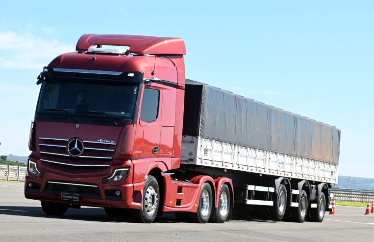 Actros Evolution 2653 é destaque em evento itinerante
