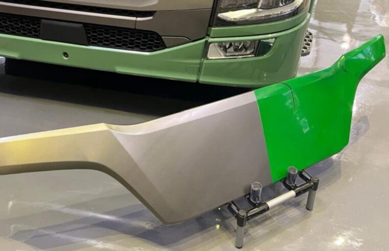 Scania usa garrafas PET para fabricar grade frontal de caminhões